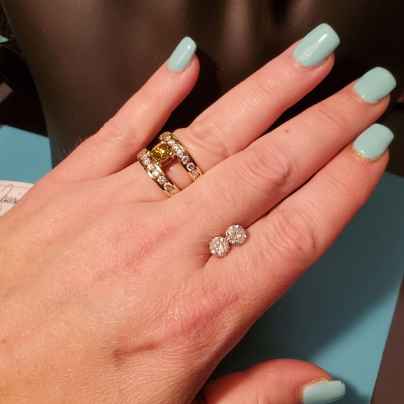 SOLD! Genuine Diamonds Earrings Set in 14kt WG - Picture 7 of 9